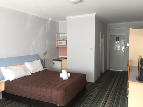 Golden Sands Motor Inn - VIC Tourism 8