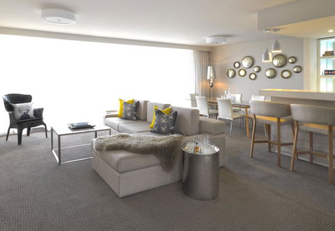 QT Canberra - VIC Tourism 24