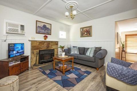 Bonnie Brae Cottage - VIC Tourism 1