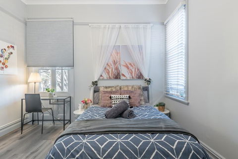 Boutique Private Rm Situated In The Heart Of Burwood1 - VIC Tourism 0