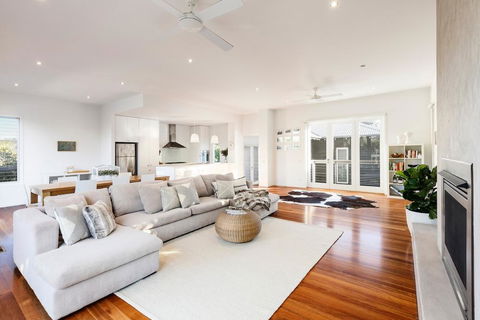 BOUTIQUE STAYS - Queen Adelaide - VIC Tourism 2