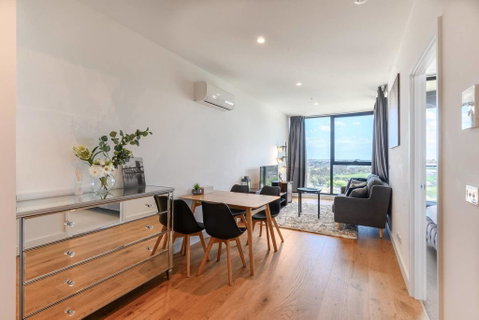 Box Hill 1 Bedroom Apartment With Ultimate View - VIC Tourism 1