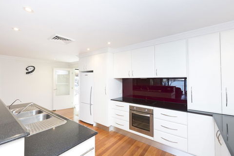 Brae Villa - VIC Tourism 1