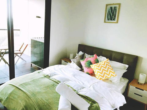 Brand New 2 Bed Apartment With Absolute Park View - VIC Tourism 0