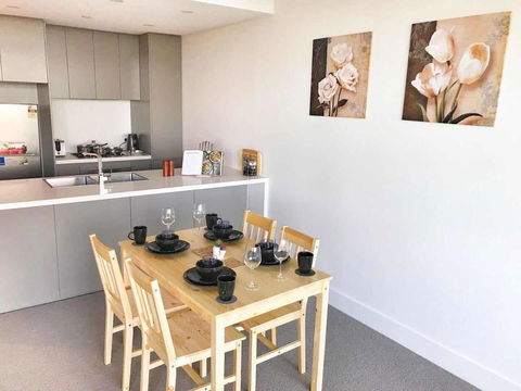 Brand New 2 Bed Apartment With Absolute Park View - VIC Tourism 2