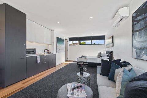Brand New Beachside Studio Apartment - VIC Tourism 1