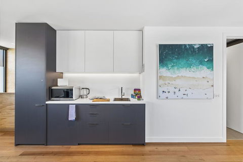 Brand New Beachside Studio Apartment - VIC Tourism 3