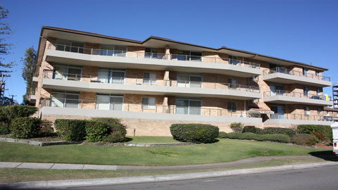 Breakers 10 - Main Beach Location! - VIC Tourism 1