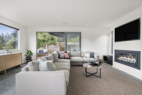 Bridgewater Luxury Family Retreat, Close To The Beach - VIC Tourism 0