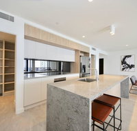 Broadbeach New Luxury Vue 17 Beach Views - VIC Tourism