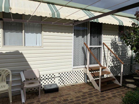 Broadwater Beach Cottage With WiFi - VIC Tourism 3