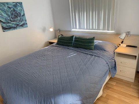Broadwater Beach Cottage With WiFi - VIC Tourism 1