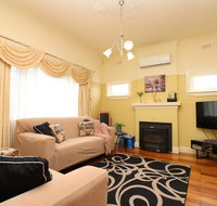 Brunswick Renaissance - Parking Garden Bath Family - VIC Tourism