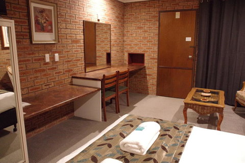 Bulahdelah Motor Lodge - VIC Tourism 3