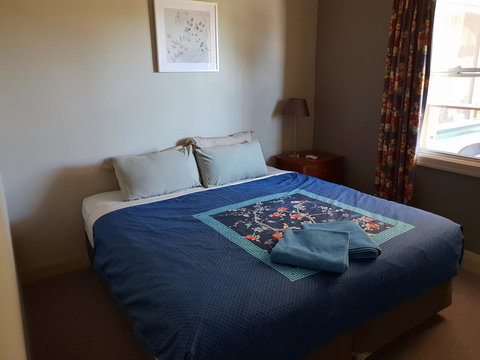 Bunbury's Most Convenient Location - Unit 2 - VIC Tourism 3