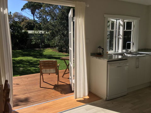 Burrill Lakeview Cottage - VIC Tourism 3