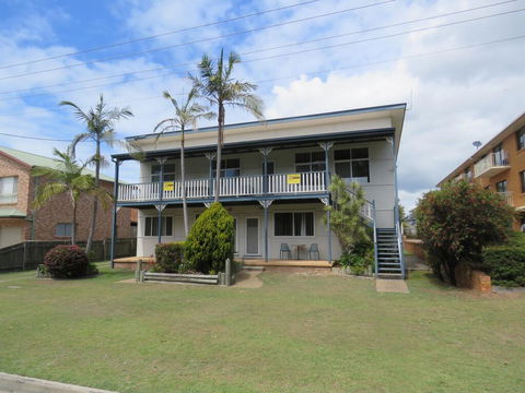 Cabenay 3 - VIEWS ACROSS THE PARK - VIC Tourism 1