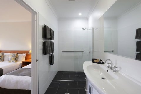 Cadman Motor Inn And Apartments - VIC Tourism 3