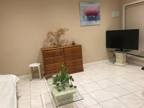 Cairnlea St Albans Townhouse - VIC Tourism 0