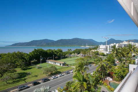 Cairns Luxury Seafront Apartment - VIC Tourism 1