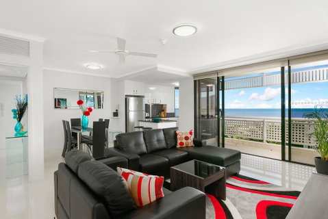 Cairns Luxury Seafront Apartment - VIC Tourism 0