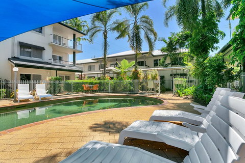 Cairns Reef Apartments & Motel - VIC Tourism 3