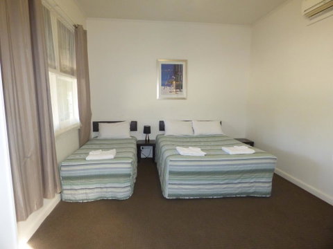 Calder Family Motel - VIC Tourism 3