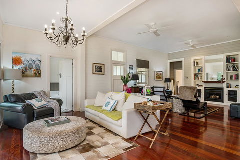 Caledonia House - VIC Tourism 1