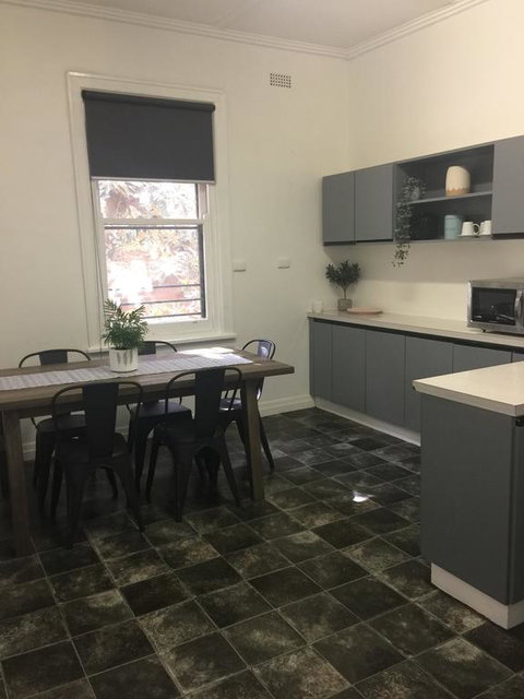 Caledonian Hotel Motel - VIC Tourism 1