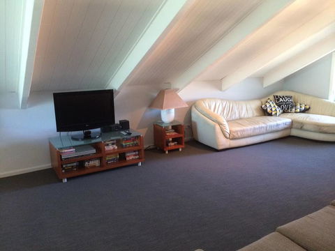 Callala Beach Shack - Pet Friendly - VIC Tourism 0