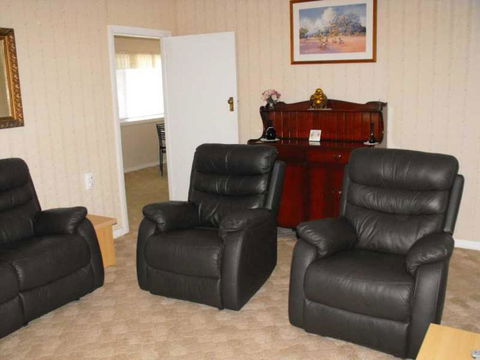Camelot Cottage - VIC Tourism 1