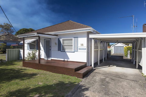 Camelot Cottage - VIC Tourism 0