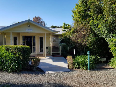 Camelot Cottages - VIC Tourism 0