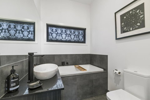 Campania Of Meeniyan - VIC Tourism 2