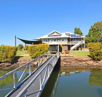 Campbell 7 - Large Queenslander on Maroochy River - VIC Tourism