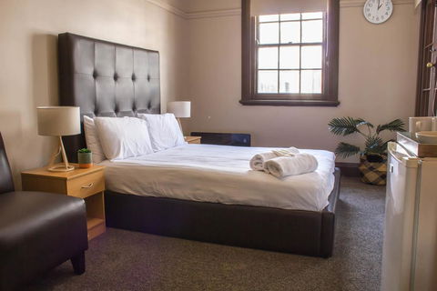 Campsie Hotel - VIC Tourism 0