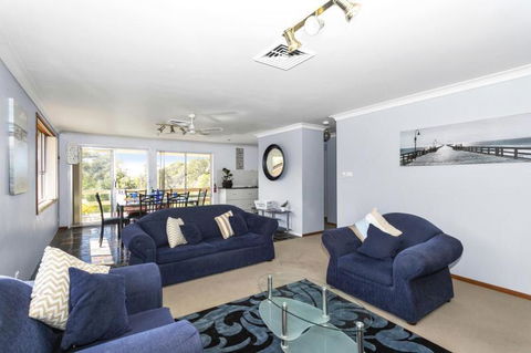 Canberra Cres 2E Burrill Lake, Upstairs Apartment - VIC Tourism 3