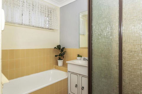 Canberra Cres 2E Burrill Lake, Upstairs Apartment - VIC Tourism 2
