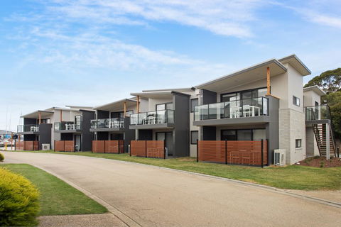 Captains Cove Resort - VIC Tourism 1