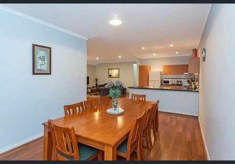 Cardiff St House - VIC Tourism 3