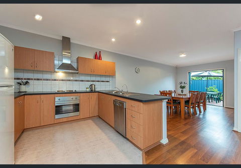 Cardiff St House - VIC Tourism 0