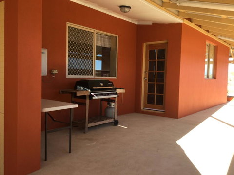 Caretakers Cottage Budget Accommodation - VIC Tourism 0