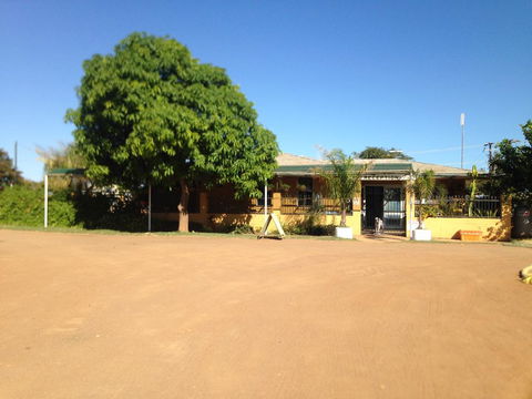Carnarvon Caravan Park - VIC Tourism 1
