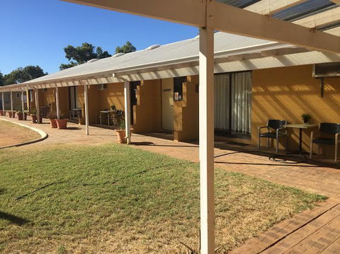 Carnarvon Caravan Park - VIC Tourism 0