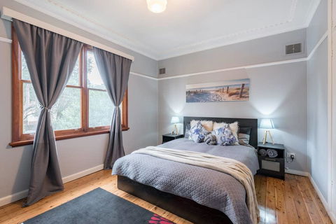 Carramar CozyHome 1minStation 5Bdrms1.5bathSleeps8 - VIC Tourism 0