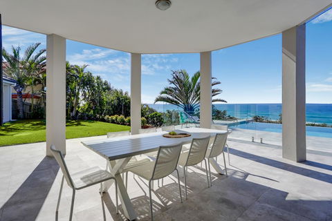 Castaways Beach Escape - VIC Tourism 0
