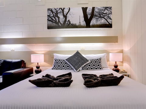 Castle Creek Motel - VIC Tourism 0