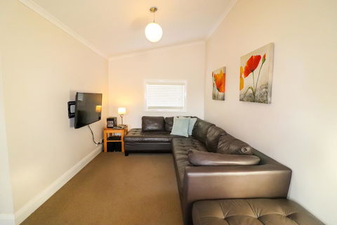 Catho Cottage - VIC Tourism 3