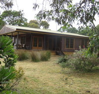 Cedar Cottage Nelson-2 Acre Retreat