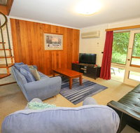 Cedar Holiday Units - Apartment 2 - VIC Tourism